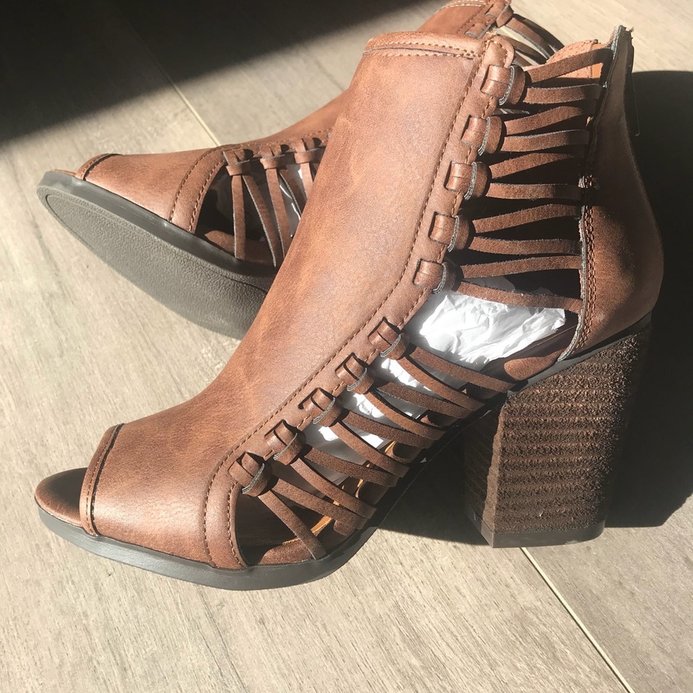 NIB Rampage Sandal Heels